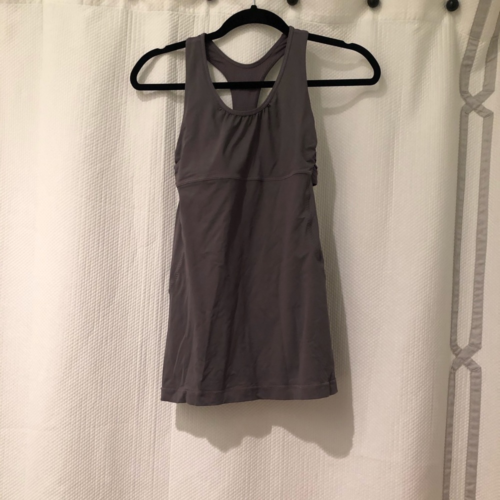 Lululemon workout top.